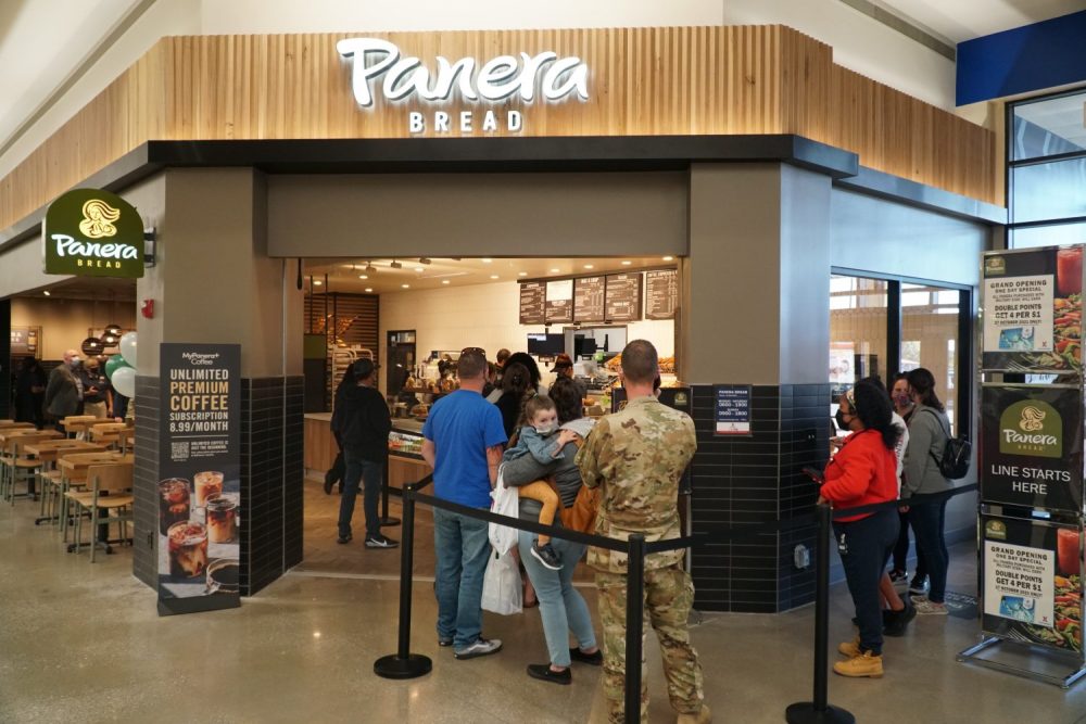 Army & Air Force Exchange Service Welcomes First Panera Bread with Ribbon-Cutting at Fort Campbell